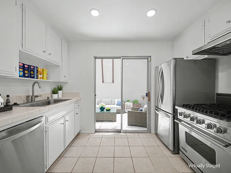 10424 Oletha Ln — Photo 28