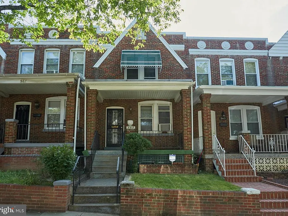 565 23rd Pl NE