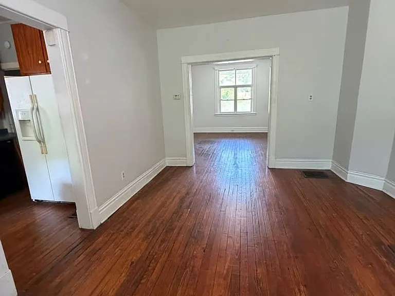82 Estella Ave — Photo 3