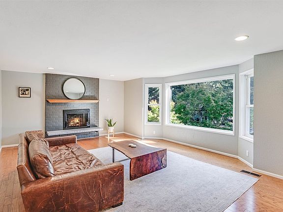 4th image of 14016 111th Avenue E