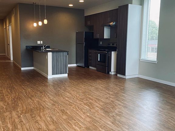 5th image of 512 12th Ave SE APT 108