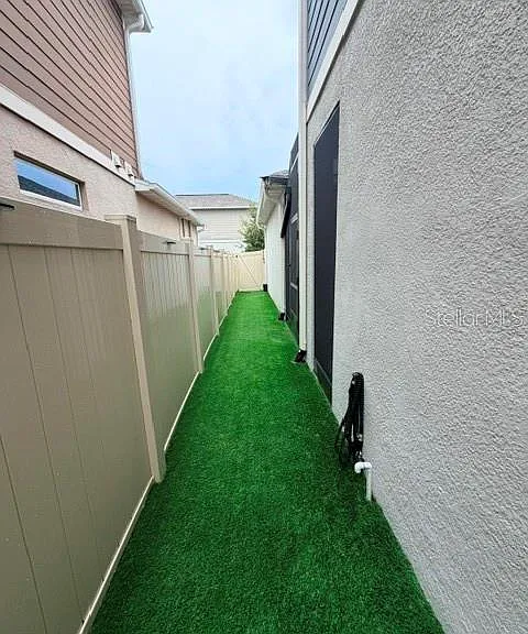 1704 Friendship Row — Photo 34