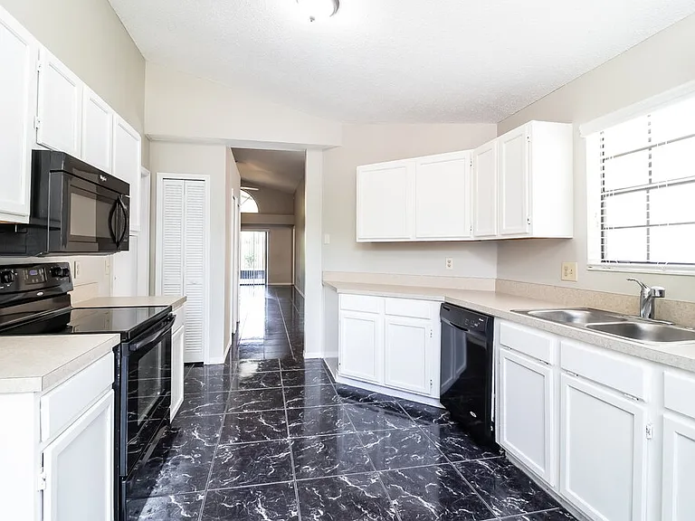 296 Morning Glory Dr — Photo 8
