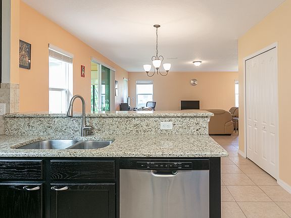 4th image of 4914 Waters Gate Dr