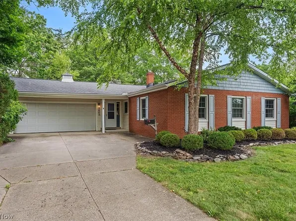 5643 Park Ridge Dr, North Olmsted, OH 44070