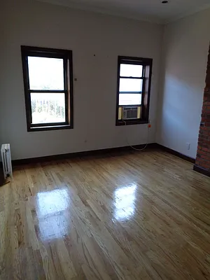 Rented by Metropolitan Equities | media 14