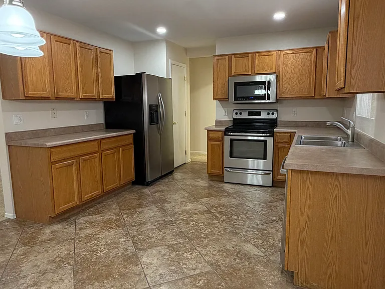 11402 W Hutton Dr — Photo 3