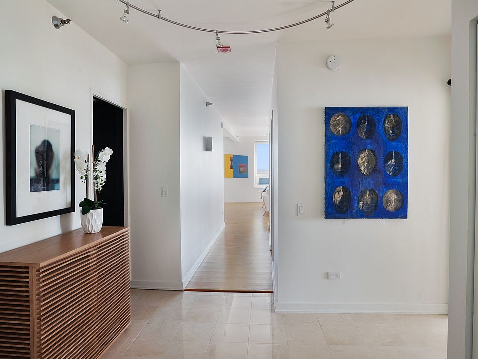 1st image of 512 N McClurg Ct APT 5507