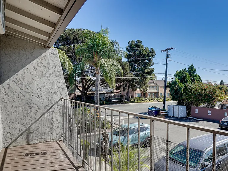 1286 N Mollison Ave — Photo 6