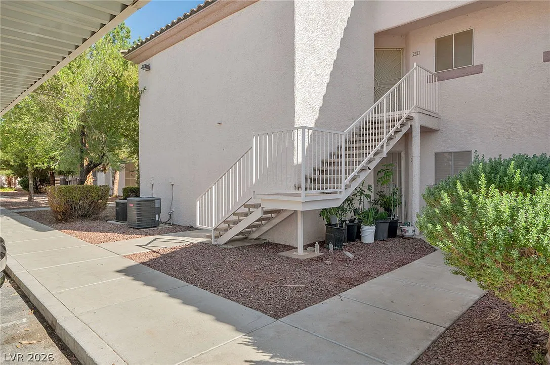 2 bed, 2.0 bath, 1073 sqft, $1,200 — Photo 1