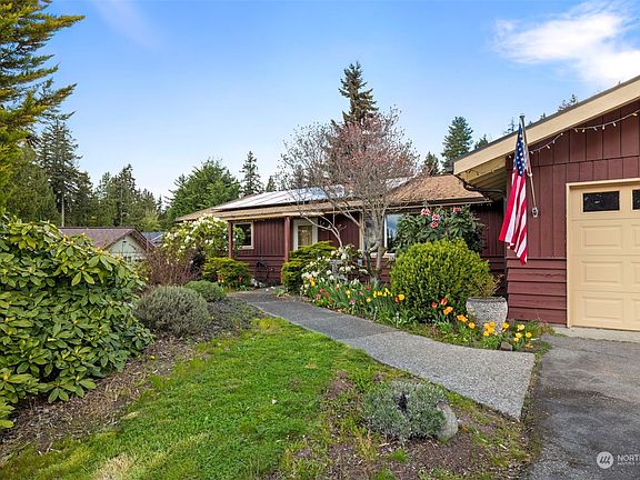 3rd image of 3852 NE Pinecone Drive