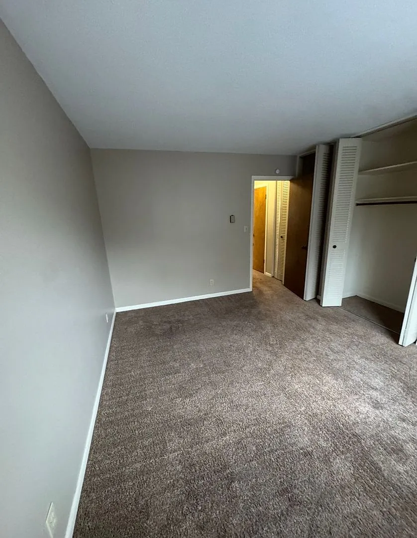2330 Northwestern Ave — Photo 3