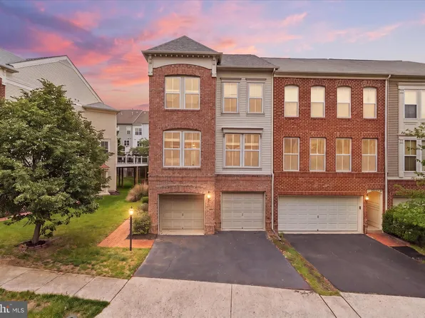 42476 Regal Wood Dr, Ashburn, VA 20148