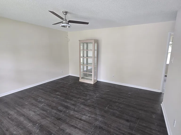 703 Zircon Ct — Photo 16