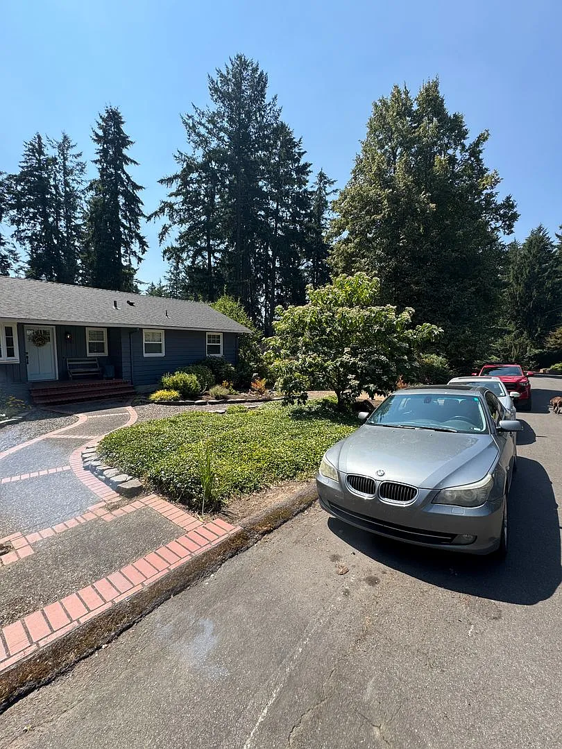 Spacious 4-Bedroom Home Plus Large Bonus Space West Slope Vista Hills — Photo 3