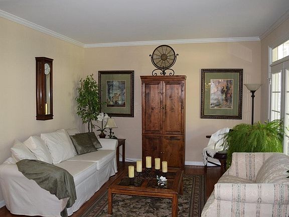 Formal Living Rm on rt