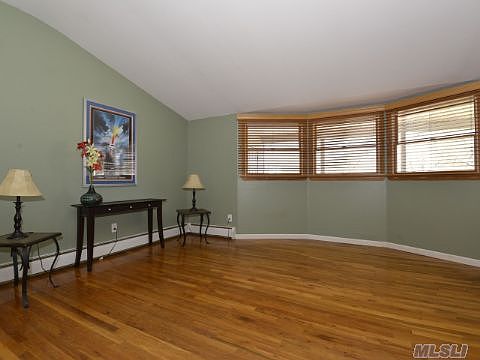 1st image of 10 Fraternity Ln