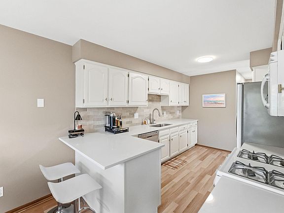 2nd image of 4492 Clover Ln