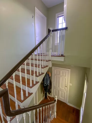 Common stairwell and laundry - 2053 W Gramercy Pl #2