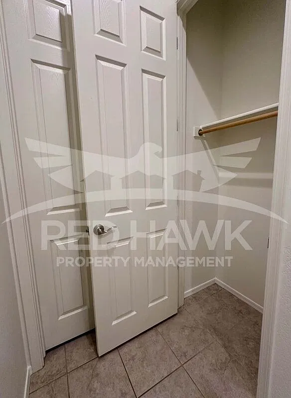 4 bed, 2.5 bath, 2172 sqft, $2,995 — Photo 4