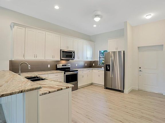 4th image of 3503/3505 SW 15th Pl