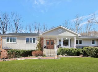 5 Indian Well Ct, Huntington, NY 11743