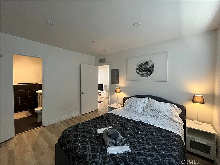 1114 6th St #9 — Photo 10