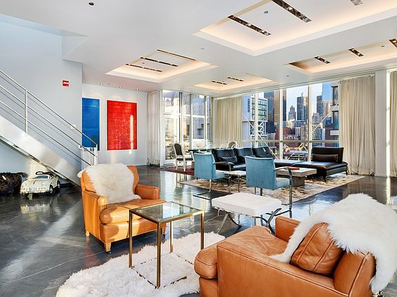 4th image of 156 W Superior St #Penthouse 901