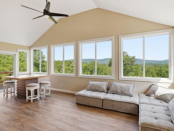 3rd image of 421 Dogwood Ln