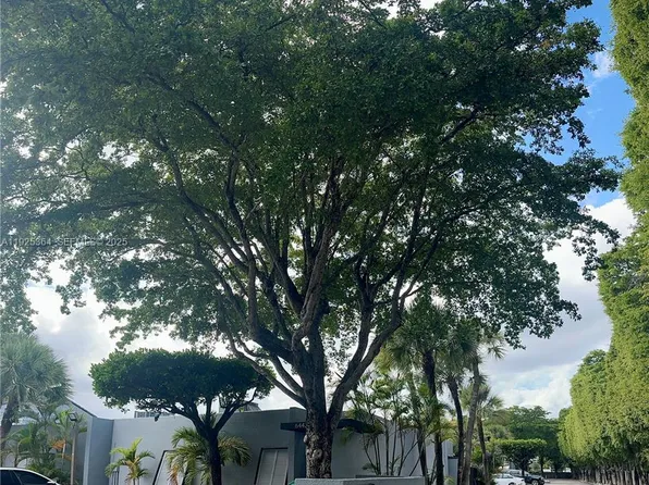 6442 Milk Wagon Ln, Miami Lakes, FL 33014