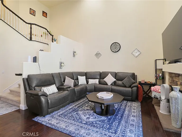 98 Mira Mesa — Photo 4
