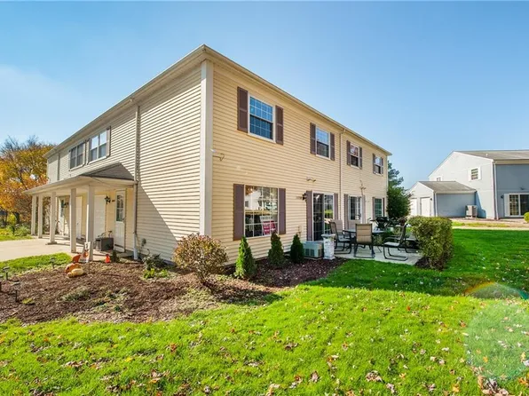 13738 Oakbrook Dr #3738, North Royalton, OH 44133