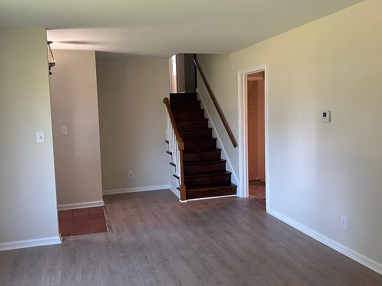500 E Banbury Rd — Photo 3