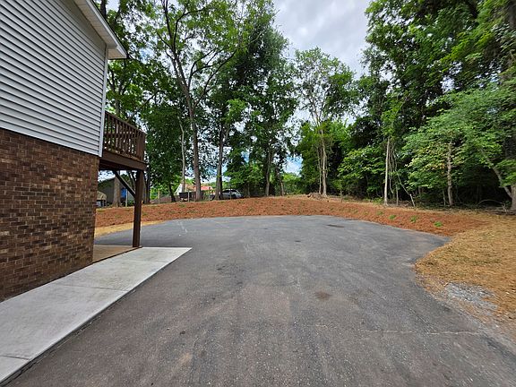 4th image of 609 N Main St #609