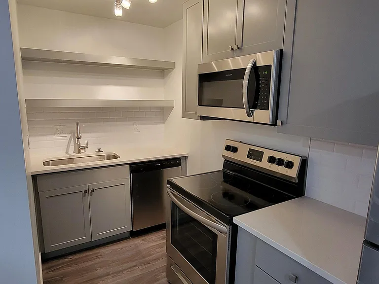 Victoria Canyon — Photo 14