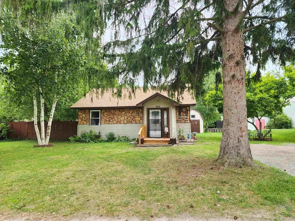 525 Rhodes St, Pinconning, MI 48650
