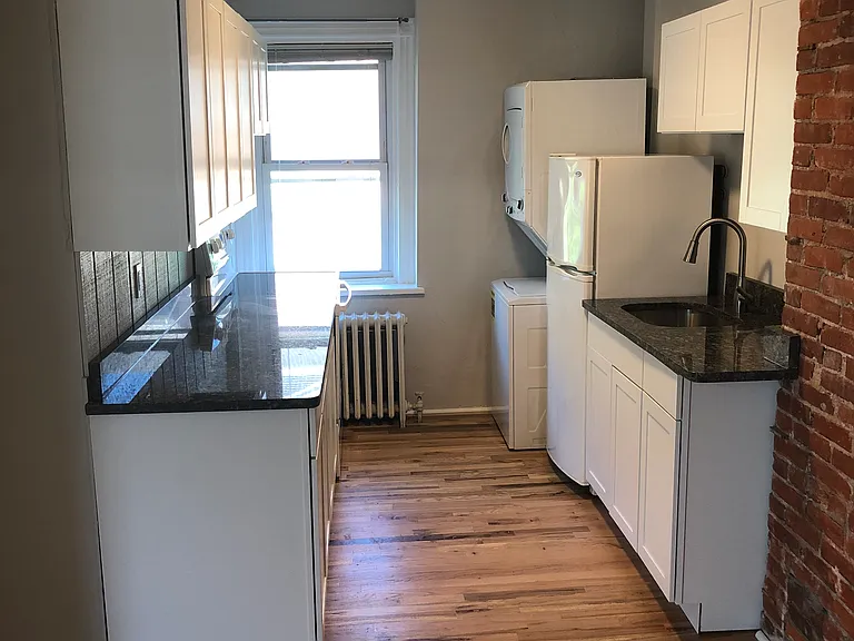 1412 N Van Buren St #3 — Photo 3