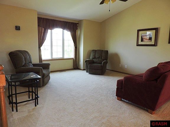 3rd image of 153 Pebble Creek Dr
