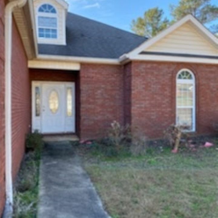 1st image of 131 Huntley Dr