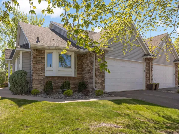 1049 Westcliff Curv, Shoreview, MN 55126