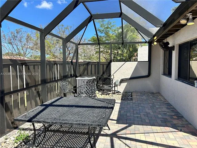 3 bed, 2.0 bath, 1580 sqft, $4,000 — Photo 4