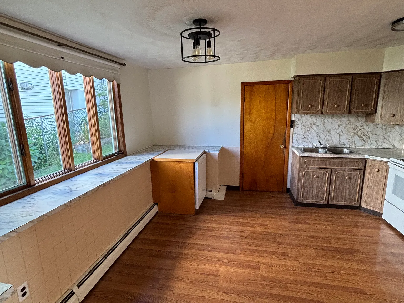 2 bed, 1.5 bath, $1,250 — Photo 3