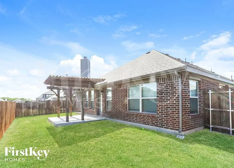 537 Windrow Ln — Photo 15