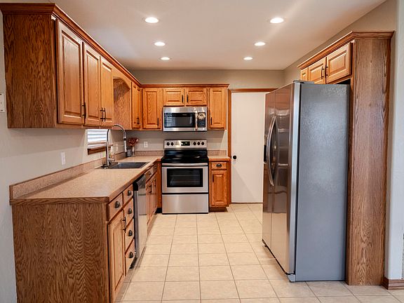 4th image of 407 Haylee Court