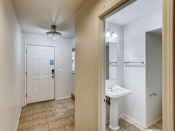 5th image of 533 NE 61st Pl