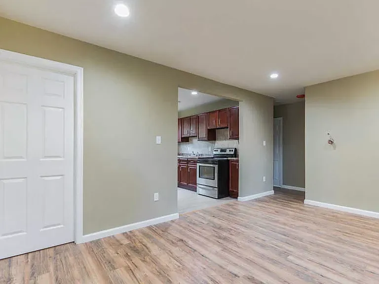 5525 Schumacher Dr — Photo 6