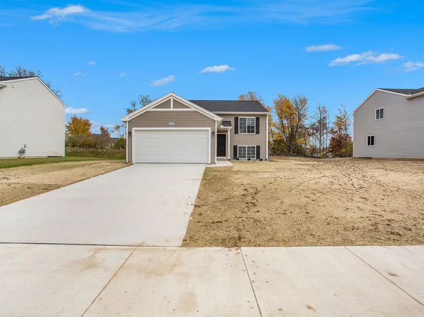217 Creek Pointe Cir, Durand, MI 48429