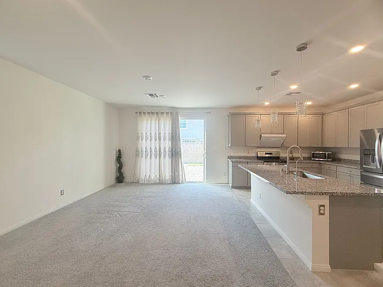 7659 W Mistral Ave — Photo 9