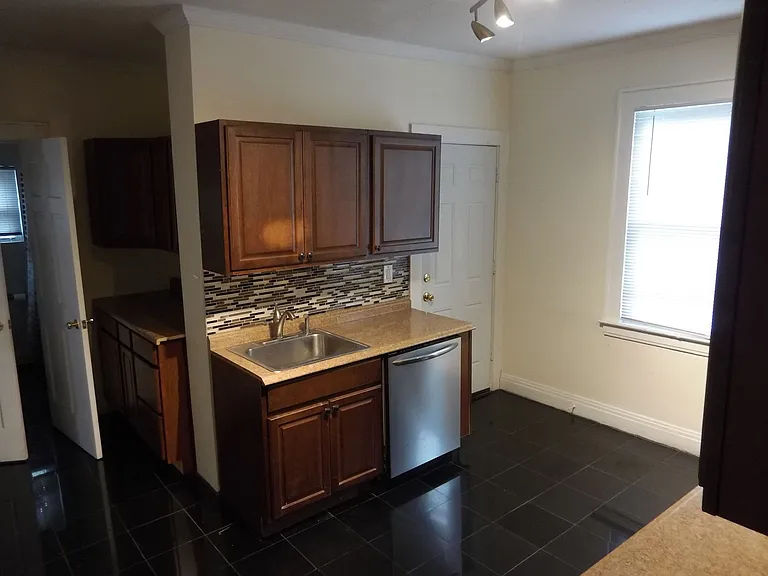 1524 E Genesee St #1 — Photo 11