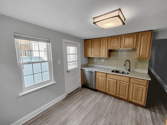 4th image of 1601 South St #A